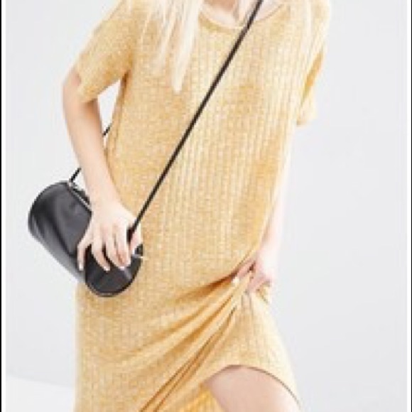 Monki • Midi T-Shirt Dress Yellow Size Small - Picture 3 of 3